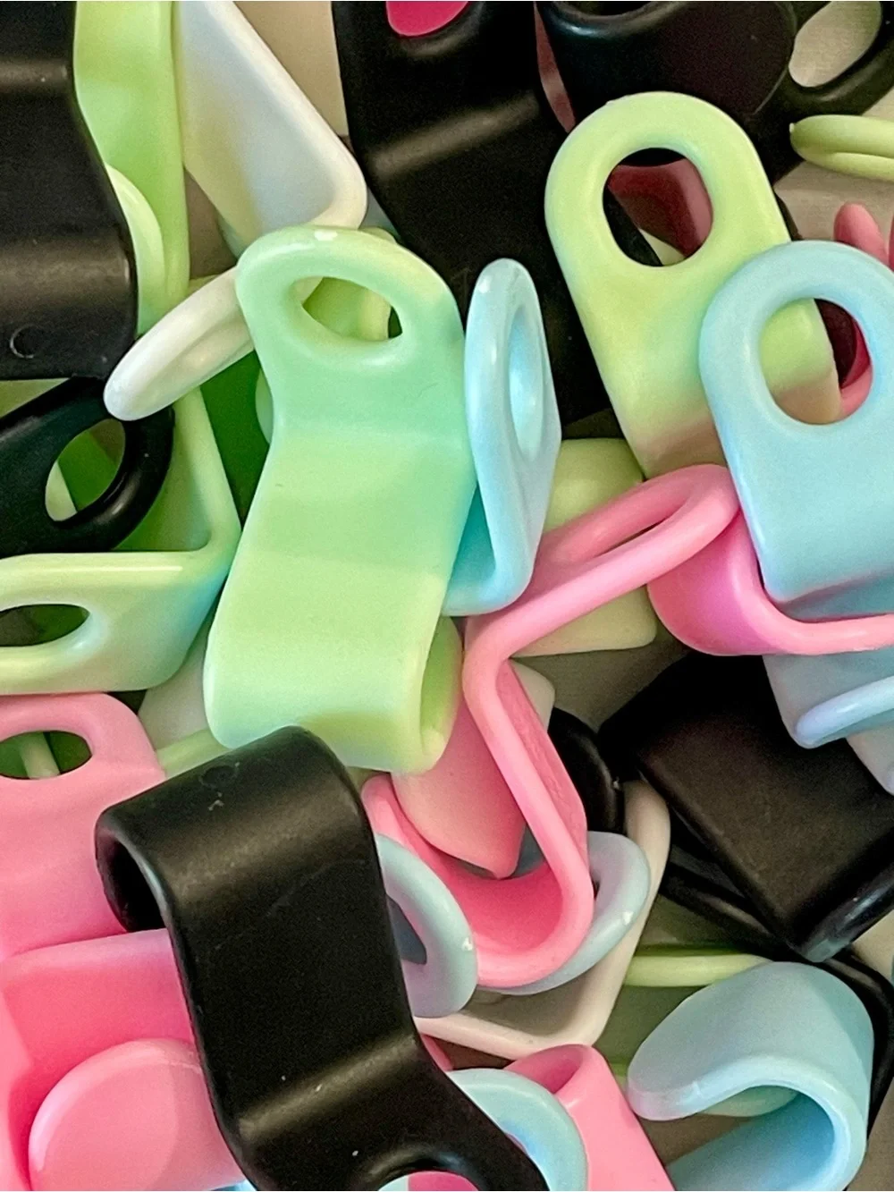 100 Hanger Connector Hooks Space Saving Cascading Closet Organizer Multi-colored